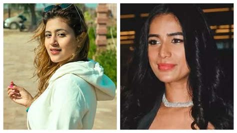 From bathrobe to white bikini, Poonam Pandey latest。